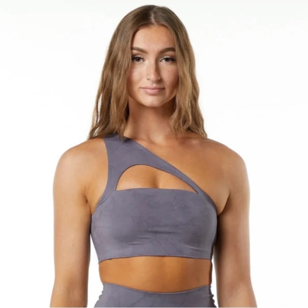 Alphalete Alphalux Asymmetrical sports bra